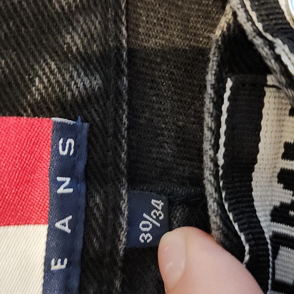 Vintage Tommy Hilfiger Black Denim - Picture 5 of 5